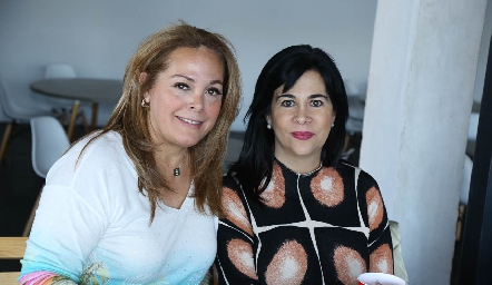  Tania Monjarás y Gina Padilla.