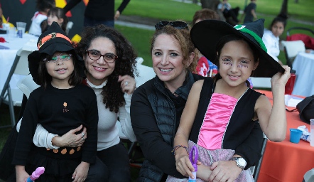  Anahi Montes, Conchi Carrera, Irene Anaya y Montse Anaya.