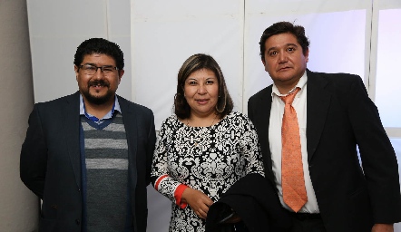  Samuel Celestino, Mónica Campos y Moisés García .