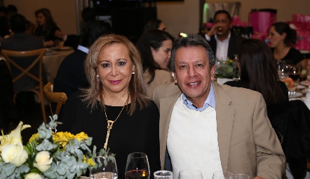  Gladys Juárez y Félix Hernández.