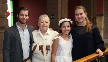  Alejandro Villalobos, Cristy Graf , Marijó y Ana Paula Villalobos .