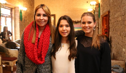 Charo Villalobos, Fer Cossío y Ana Paula Villalobos.