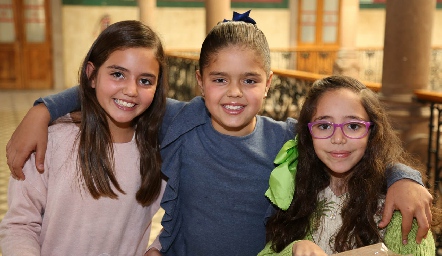  Mía, Yezmín y Xaviera .