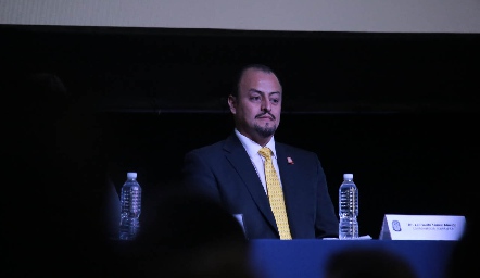  Dr. Leonardo López.