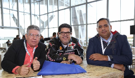  Joel Chavarría, Francisco Camarena y Felipe Miñón .