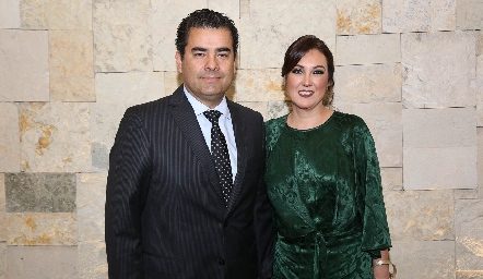  Alejandro Nieto y Alejandra Moreli .