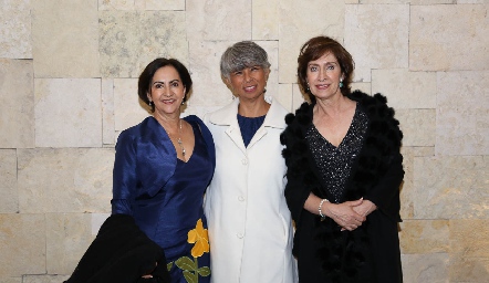  Lourdes Palau, Angélica Vilet y Mónica Palau .
