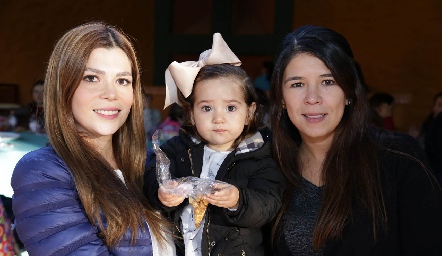  Imelda Martínez, Isabela y Marifer Leal.