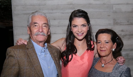  Juan Manuel Subirana, Verónica Hernández y Mercedes Muñiz de Subirana.