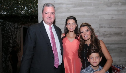  Juan, Verónica, Juan Manuel y Verónica Hernández.