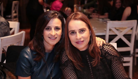  Mónica Galarza y Meritchell Galarza.