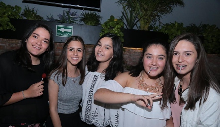  Ana Lu, Isa, Paola, Arantza y Marijú.
