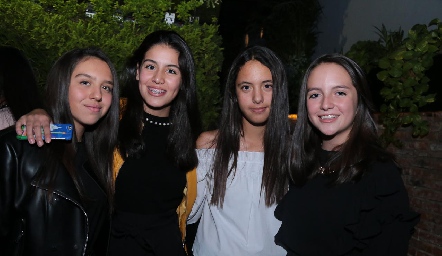  Carla, Montse, Pau y Lucero.