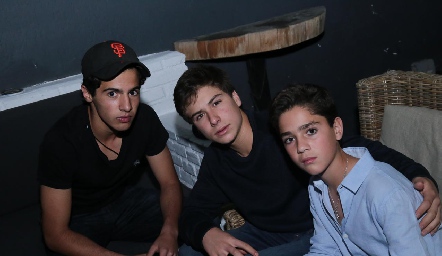  Diego, Juan Pablo y Eduardo.