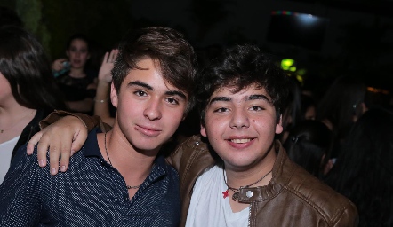  Santiago y Juan Pablo.