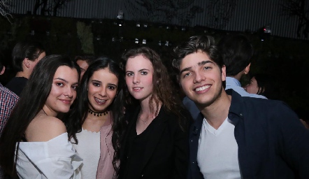  María Inés, Daniela, Mariana y Santiago.