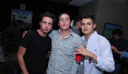 Alessandro Domínguez, Roberto Arroyo e Israel Hernández.