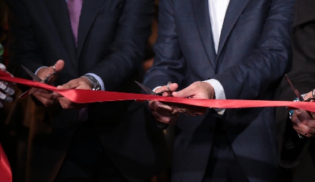  El corte inaugural.