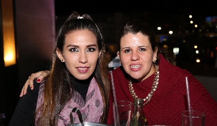  Lucía Rocha y Paola de la Torre .