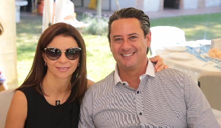  Lupita Mercado y Manuel González.