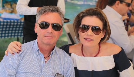  Rodrigo Manzo y Laura Monsech.