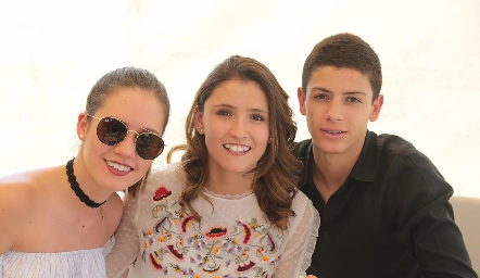  Nuria Manzo, María Paula Tacea y Marcelo Castillo.