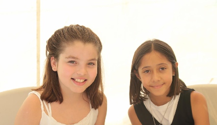  Andrea y Camila.