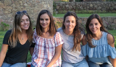  María José Castañeda, Ana Isabel, Cristina Barragán  y Guadalupe Vázquez.