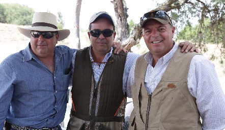 Che Hernández, Leo Martínez y César Morales.