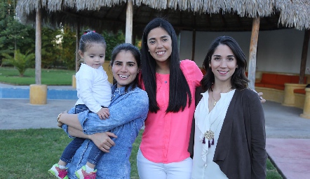  Lía, Carla Von Der Meden, Silvia Araiza y Lourdes Álvarez.