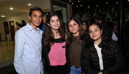  Juan Pablo, Ana Clara Miranda, Julia Meade y Claudia Nieto.