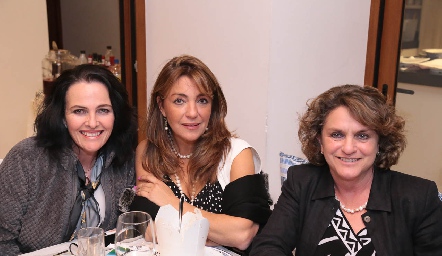  Lourdes Gómez, Nuria Lozano y Alicia Vertiz.