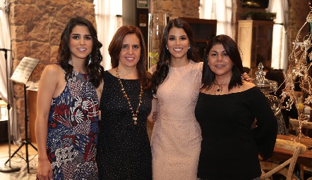  Daniela González, Laura Gómez, Lucía y Tuti González.