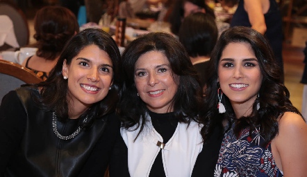  Adriana Torres, Adriana Díaz de León y Daniela González.