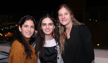  Maribel Rodríguez, Adriana Olmos y Bety Hernández.