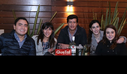  Gonzalo Padrón, Natalia Ostos, Frank Osmaya, Daniela Mauricio y Ximena Hernández.