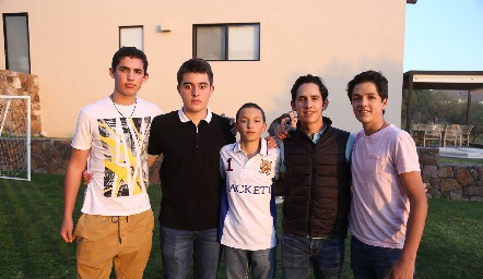 Mau Abaroa, Diego Castillo, Pablo Jiménez, Fer Santibáñez y Óscar Vera.