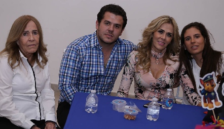  Graciela, Jorge Torres, Eleida de Torres y Daniela de la Fuente.