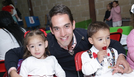  Emilia, Ricardo y Ricardito Torres.