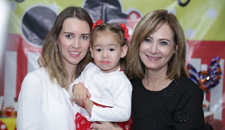  3 generaciones: Daniela Borbolla de Torres, Emilia Torres y Jana González de Borbolla.