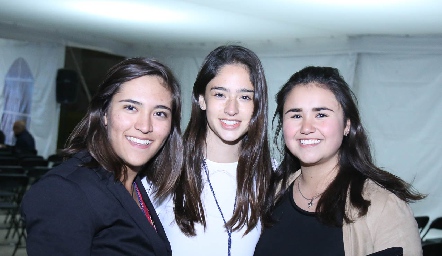  Julia Zapata, MaríaEnríquez y Melissa Fernández.