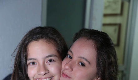 Marilú y Camila.