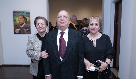  Juan Diego González Ramírez con su esposa e hija.