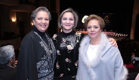 Lucía, Paty y María Elena González.