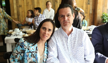  Claudia Martínez y Toño Fernández.