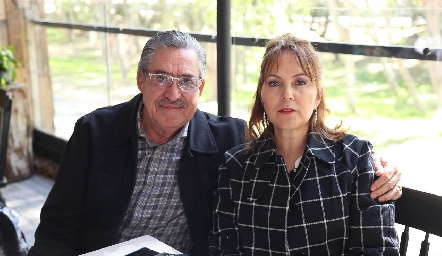  Miguel Ángel Martínez y Verónica Vega de Martínez.