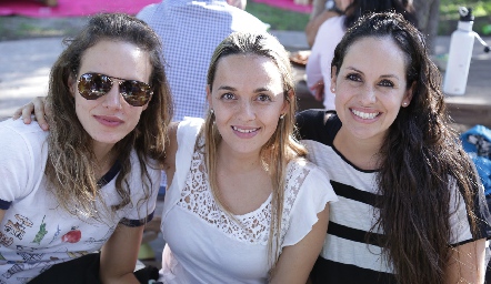  Fernanda, Renata y Marcela.
