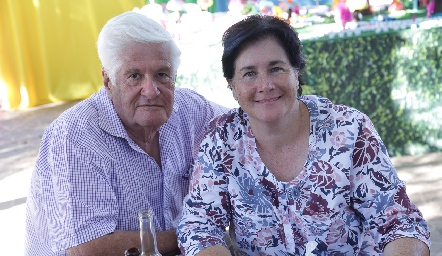  Miguel y Maribel Gutiérrez.