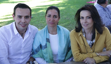  Juan Carlos Barrera, Rebeca Sandoval y Emma de la Torre.
