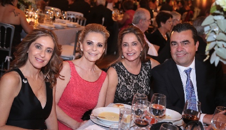  Mónica Gaviño, Elena Gaviño, Paty Gaviño y Javier Gómez.